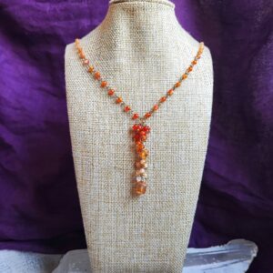 collar con piedras rojas original elegante