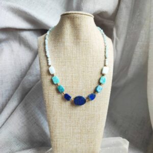 collar mujer elegante piedras azules degrade