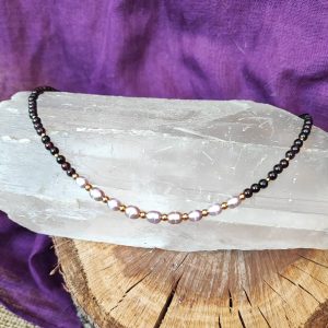 collar de piedra granate y perlas rosadas